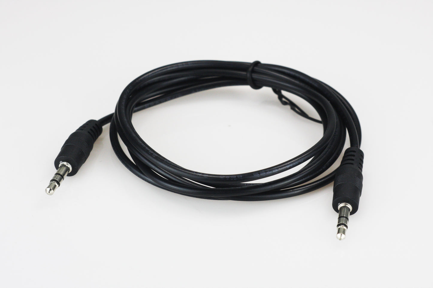 Cable Estéreo XTech de 35mm con Conector Macho a Macho 90cm XTC-315 Negro