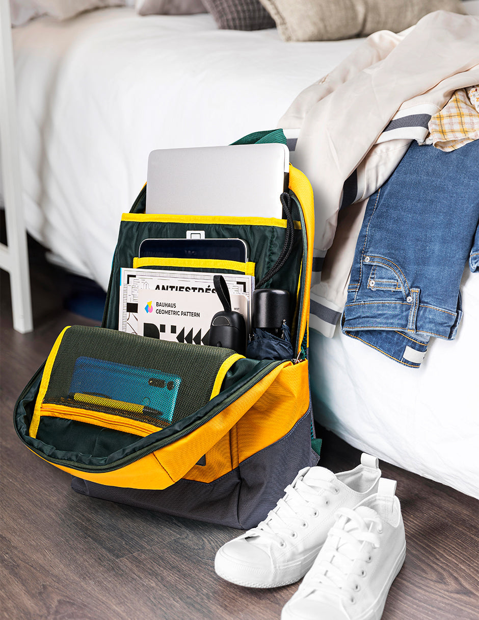 Mochila TechZone Rainbow Amarilla y Funcional con Diseño Vibrante Compartimientos Acolchados para Laptop y Tablet
