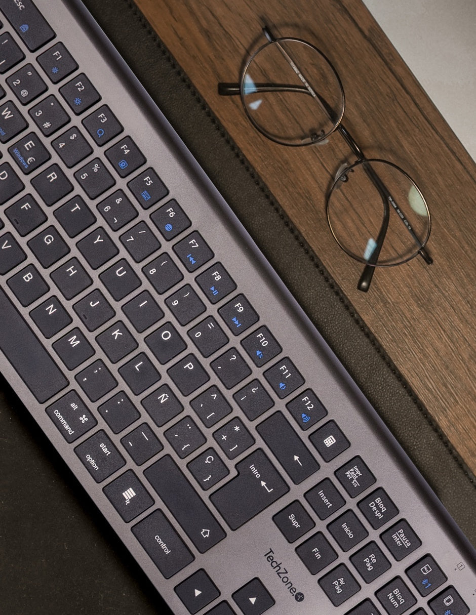 Teclado TechZone Hefestos Recargable Multipunto Bluetooth 10m de Alcance Color Plata