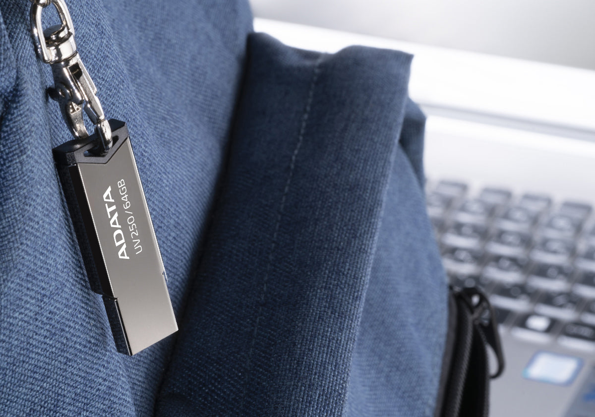 Memoria USB Adata 16 GB UV250 Metálica V2.0 Color Negro-Plata