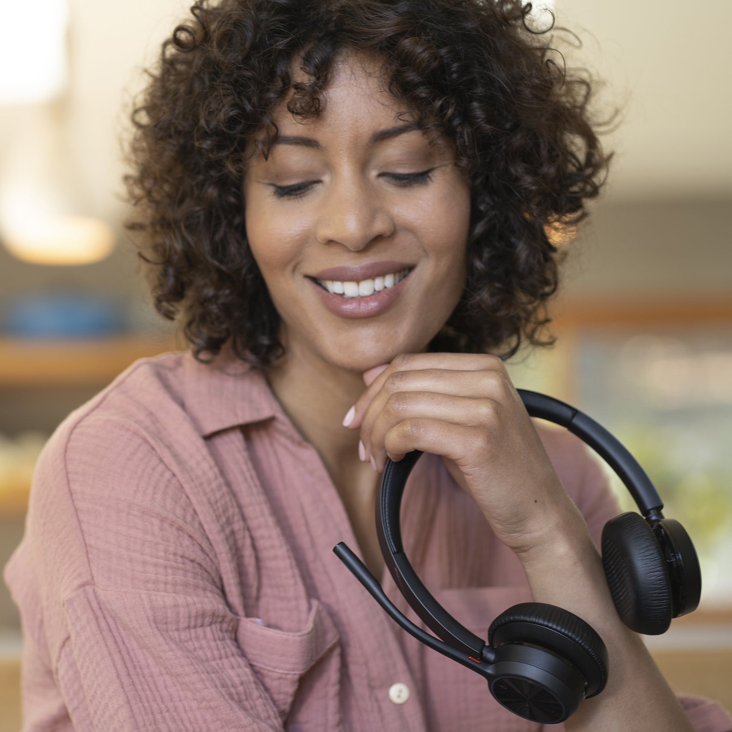 HP Poly Voyager 4320 USB-C Headset +BT700 dongle +Charging Stand Inalámbrico y alámbrico Diadema Llamadas/Música USB Tipo C Bluetooth Base de carga Negro