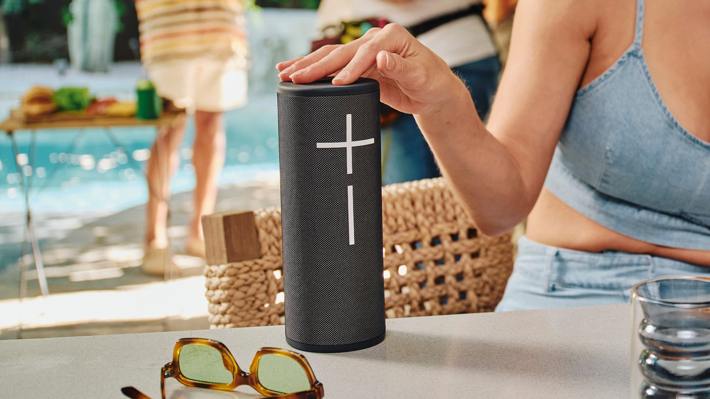 Bocina Logitech Ultimate Ears Megaboom 4 Plus Color Negro
