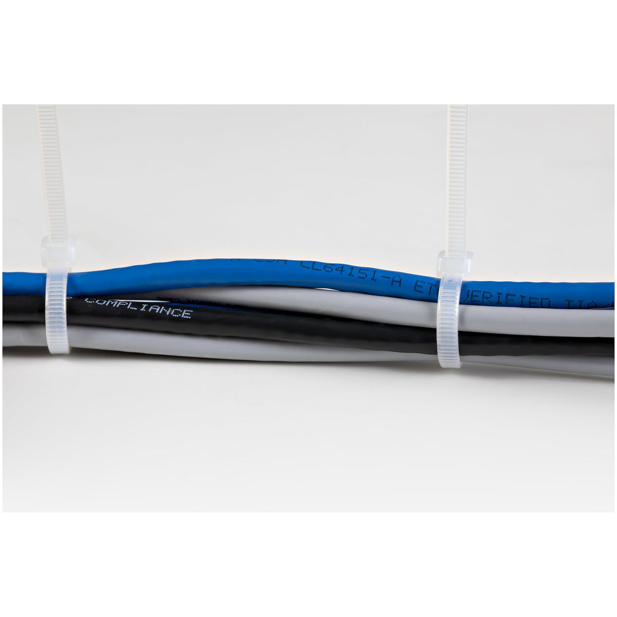 StarTech.com CBMZT10N sujeción para cable Abrazadera de cable liberable Nylon, Plástico Blanco 100 pieza(s)