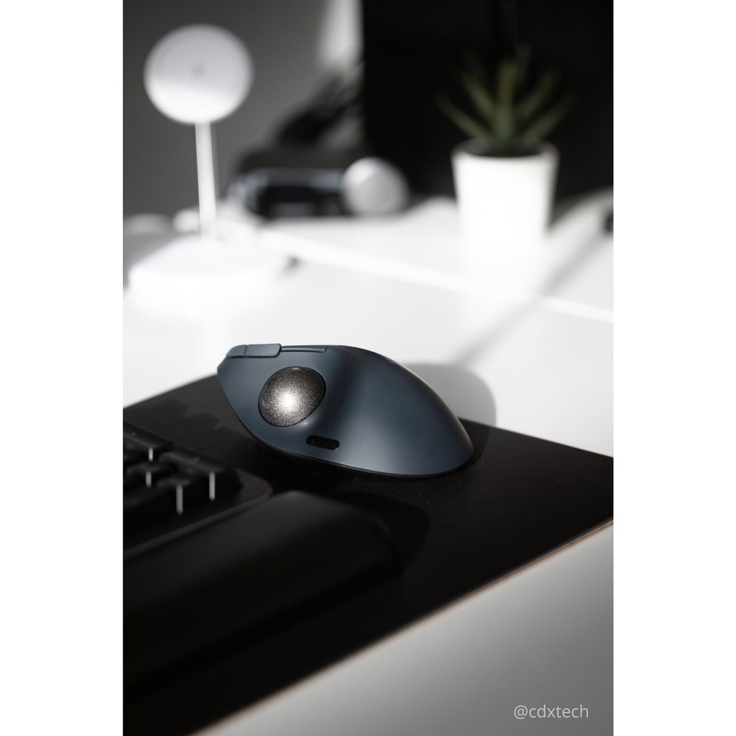 Kensington Pro Fit Ergo TB550 ratón Diestro RF inalámbrico + bluetooth