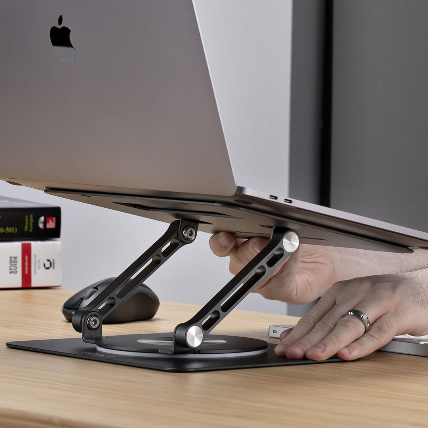 StarTech.com ATFR-LAPTOP-RISER soporte para laptop Soporte para computadora portátil Plata