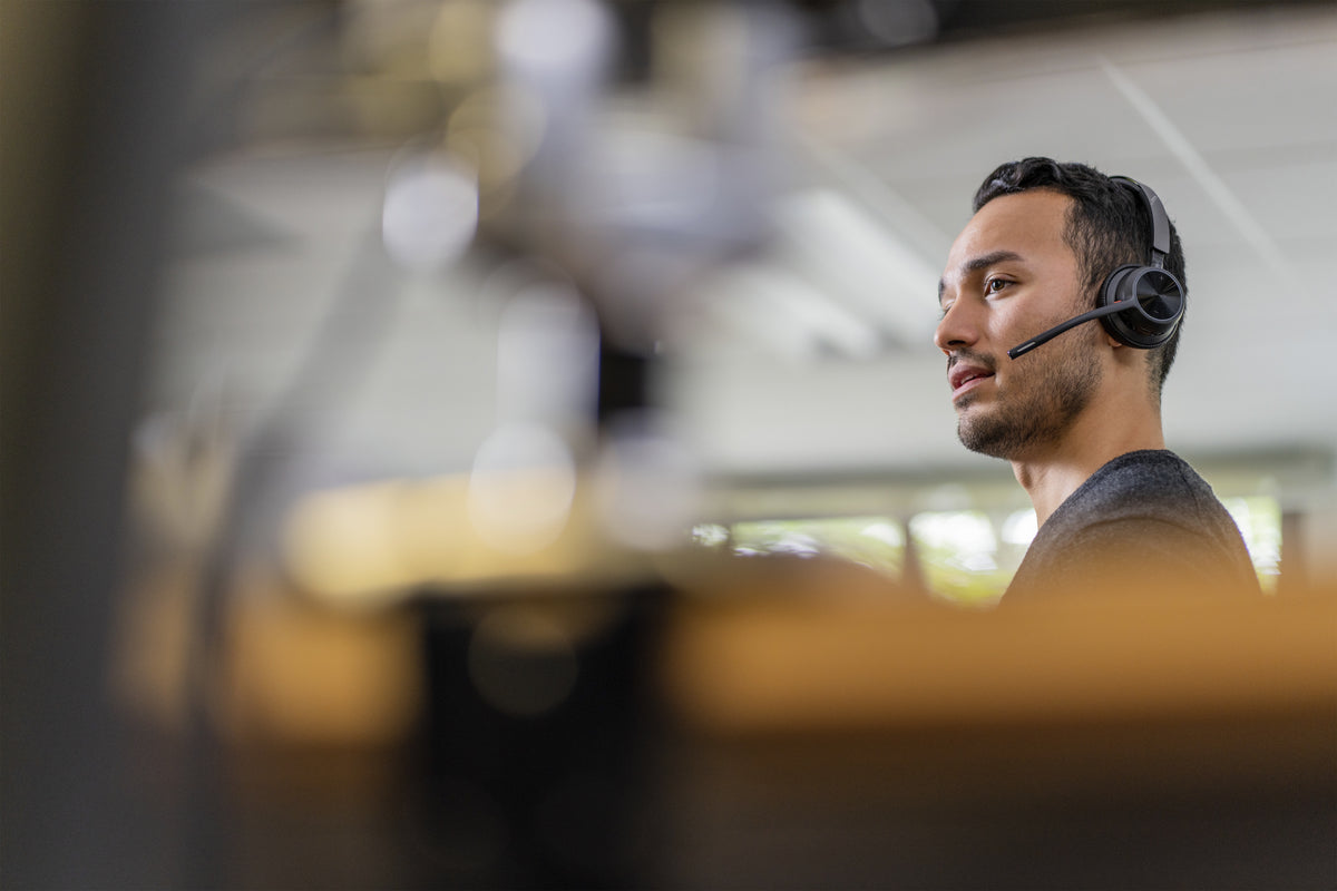 HP Poly Voyager 4320 Microsoft Teams Certified USB-C Headset +BT700 dongle Inalámbrico Diadema Oficina/Centro de llamadas USB Tipo C Bluetooth Negro