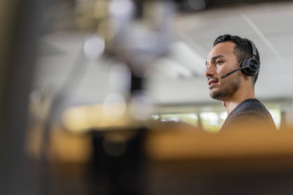 HP Poly Voyager 4320 Microsoft Teams Certified USB-C Headset +BT700 dongle Inalámbrico Diadema Oficina/Centro de llamadas USB Tipo C Bluetooth Negro