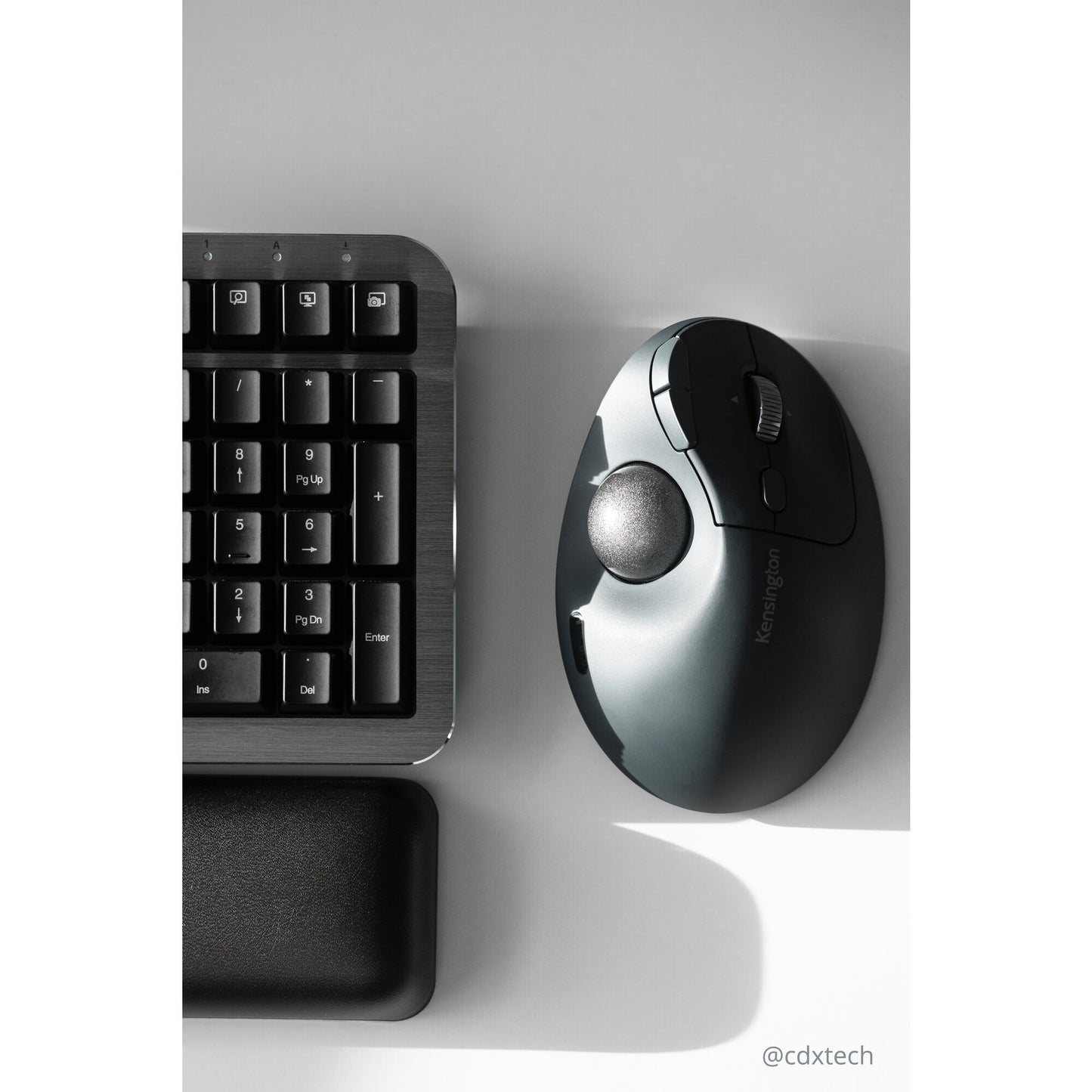 Kensington Pro Fit Ergo TB550 ratón Diestro RF inalámbrico + bluetooth