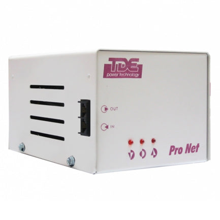 Regulador de Voltaje TDE PRO NET Gabinete Metalico 800W 4 Contactos  Voltaje de Operacion 120v Supreso