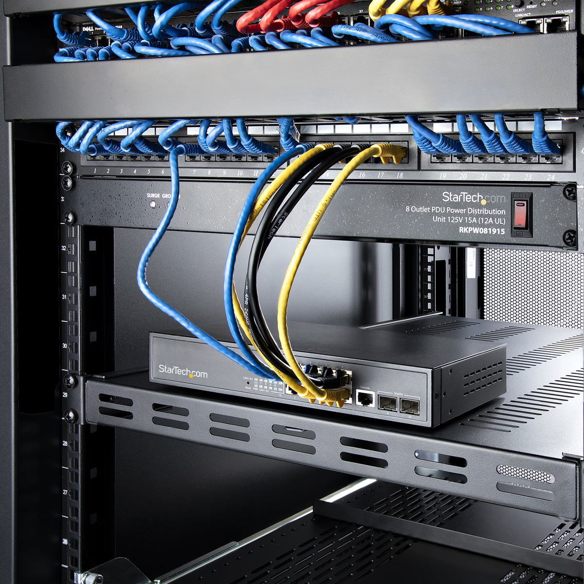 StarTech.com ADJSHELFHDV accesorio para rack Estantería ajustable