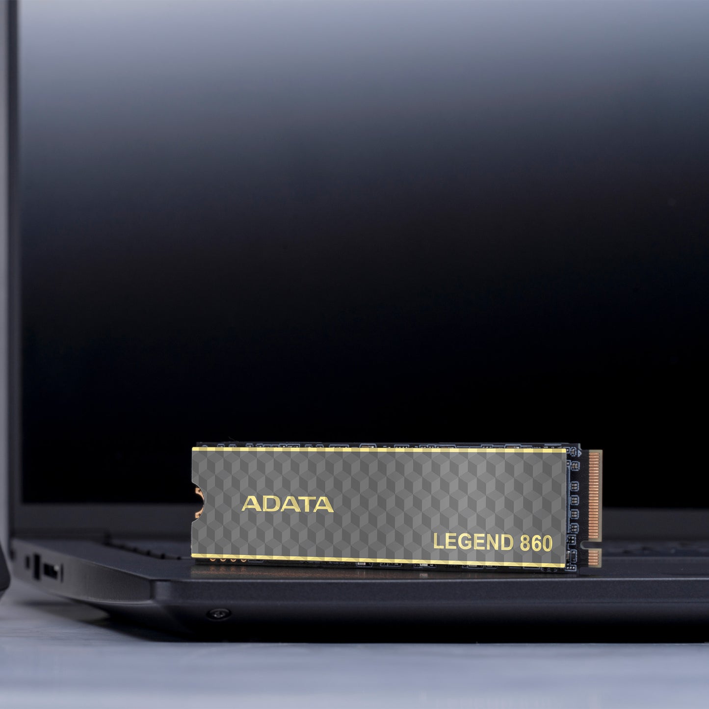 Unidad de Estado Sólido SSD Adata Legend 860 500GB PCIE Gen4 M.2 2280 5000/3000Mbs Compatible con PS5 Disipador Alu