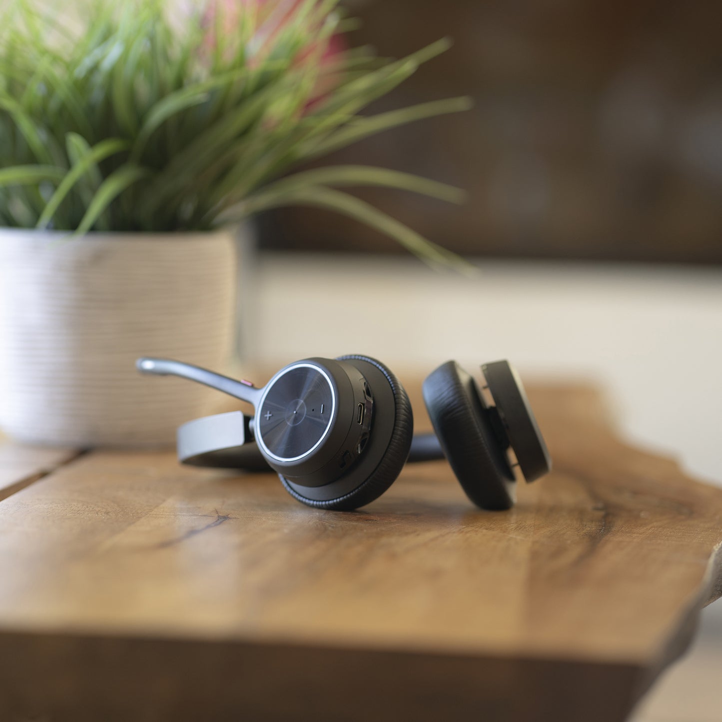 HP Poly Voyager 4320 USB-C Headset +BT700 dongle +Charging Stand Inalámbrico y alámbrico Diadema Llamadas/Música USB Tipo C Bluetooth Base de carga Negro